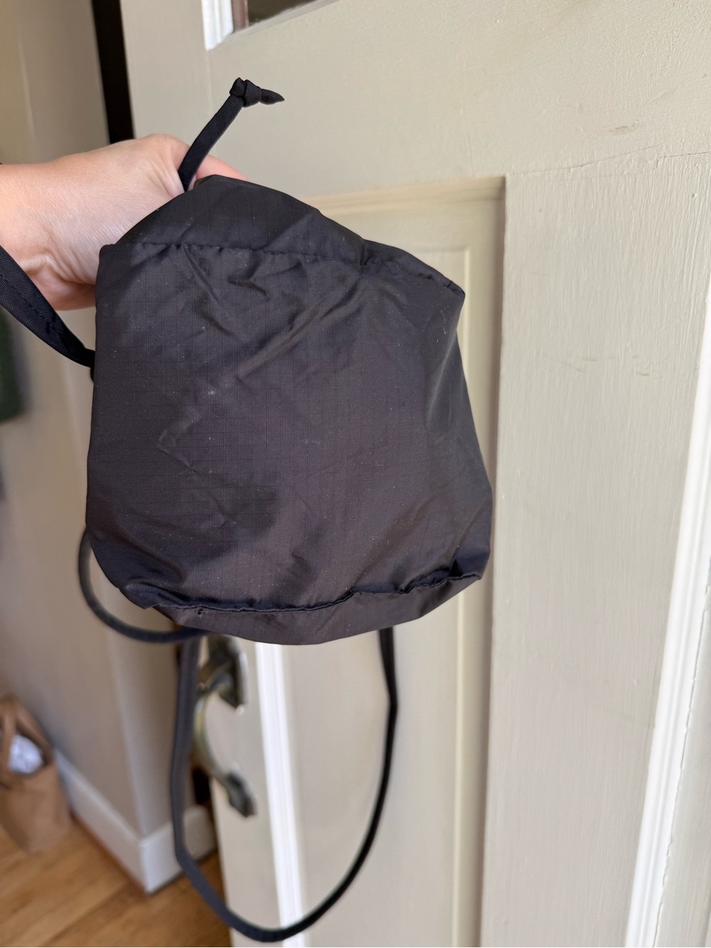 BAGGU Black Drawstring Bucket Tote - Picture 7 of 7